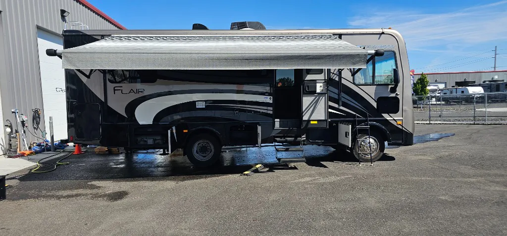 2015 Fleetwood Flair 26E - Photo 4