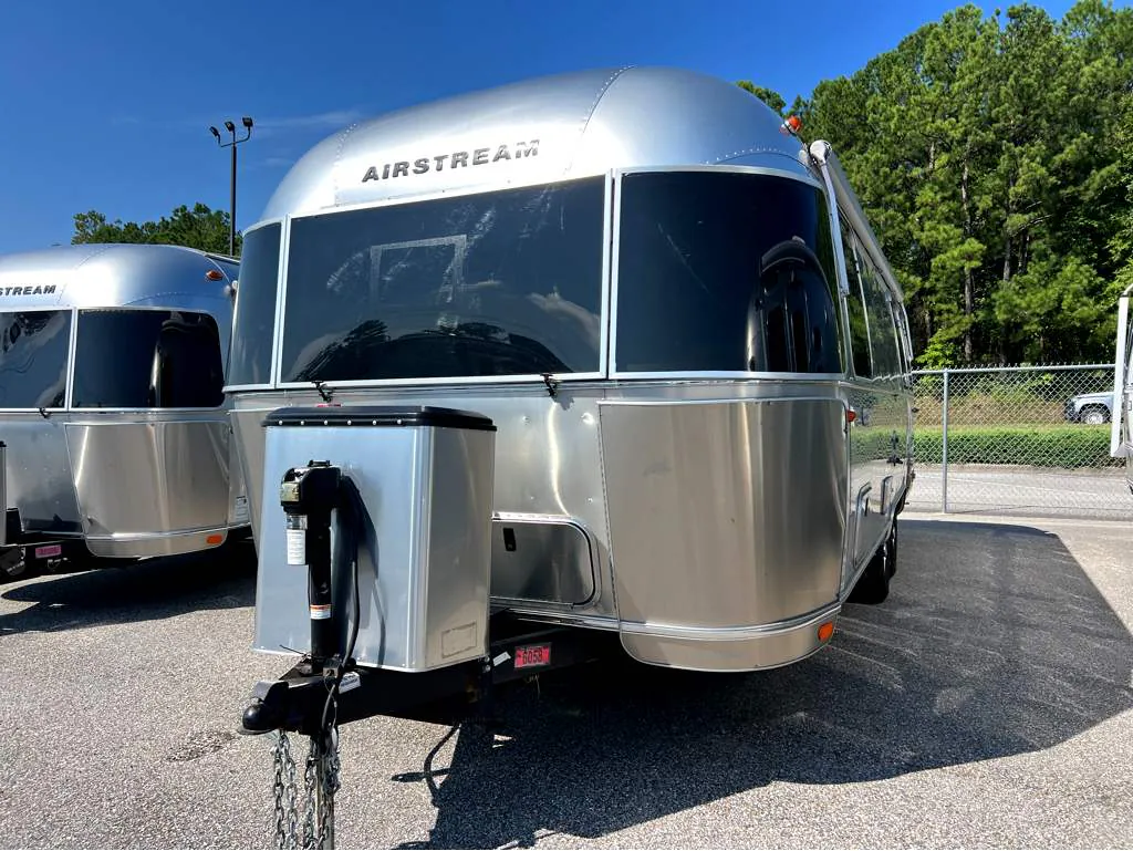 2022 Airstream Globetrotter 25FB - Photo 3