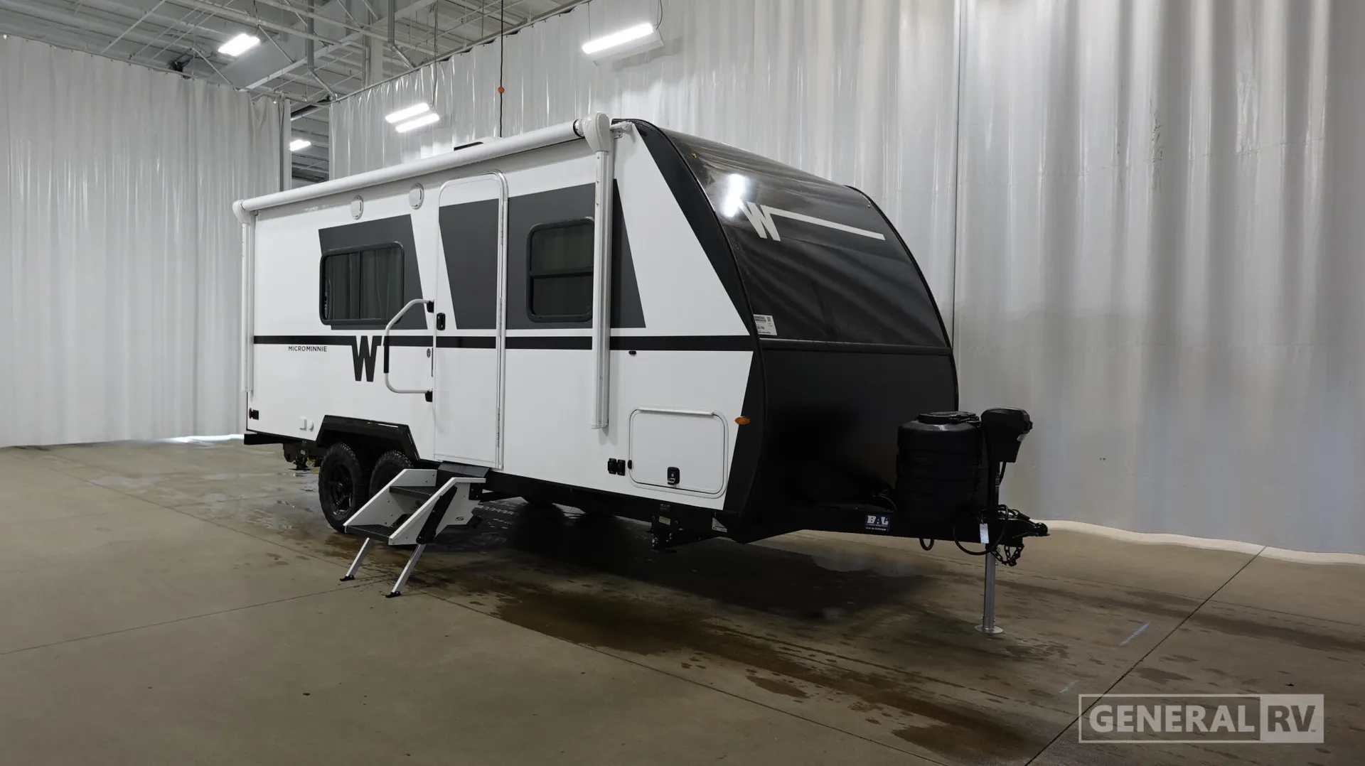 2027 Winnebago Micro Minnie 2000TRB - Photo 2