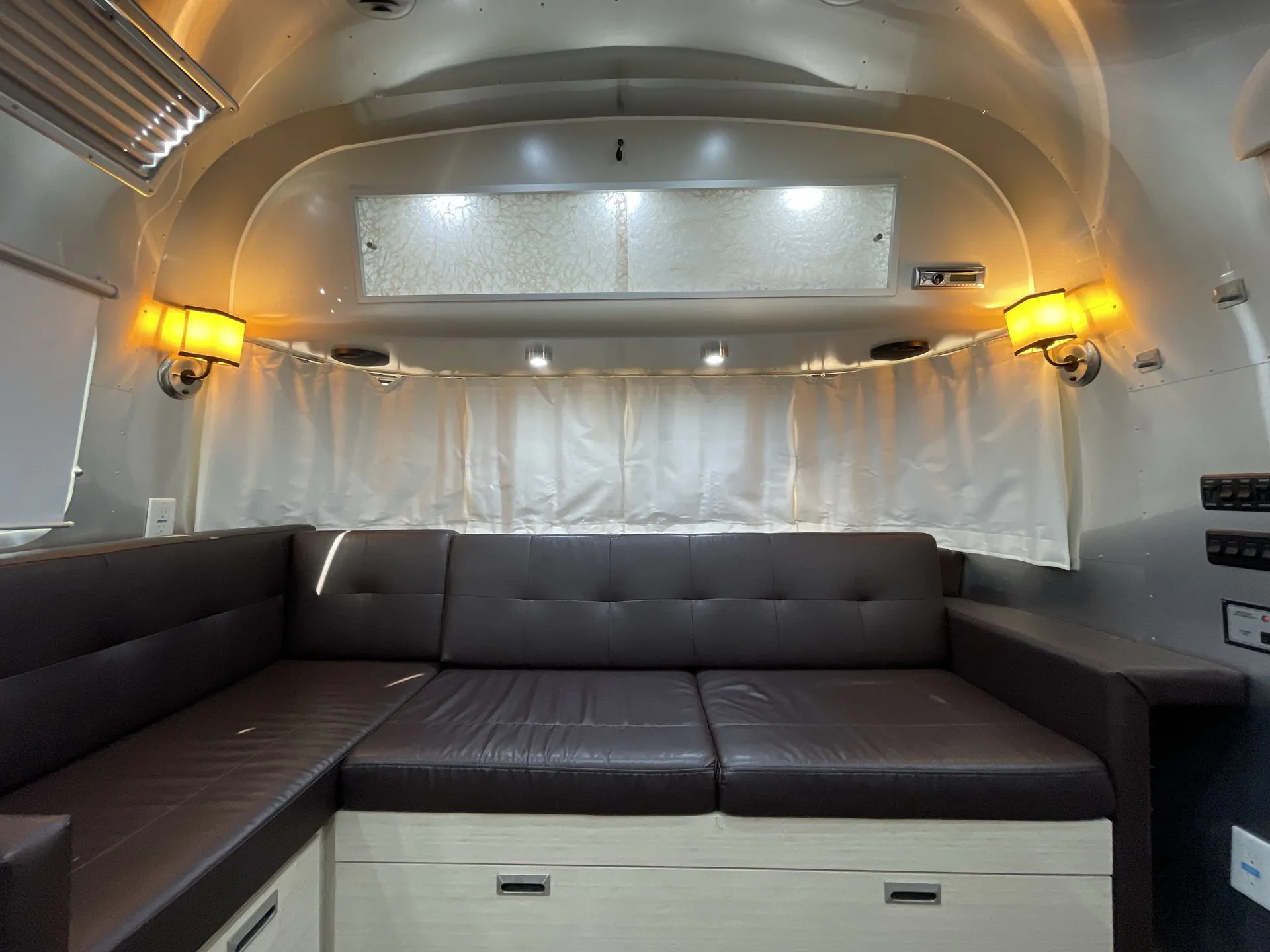 2018 Airstream International Serenity 28RB TWIN - Photo 4