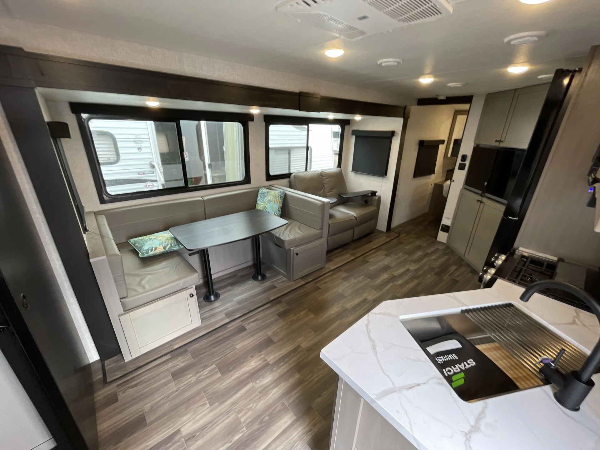 2025 Starcraft Super Lite 252RB dealer photo 2 from Camping World