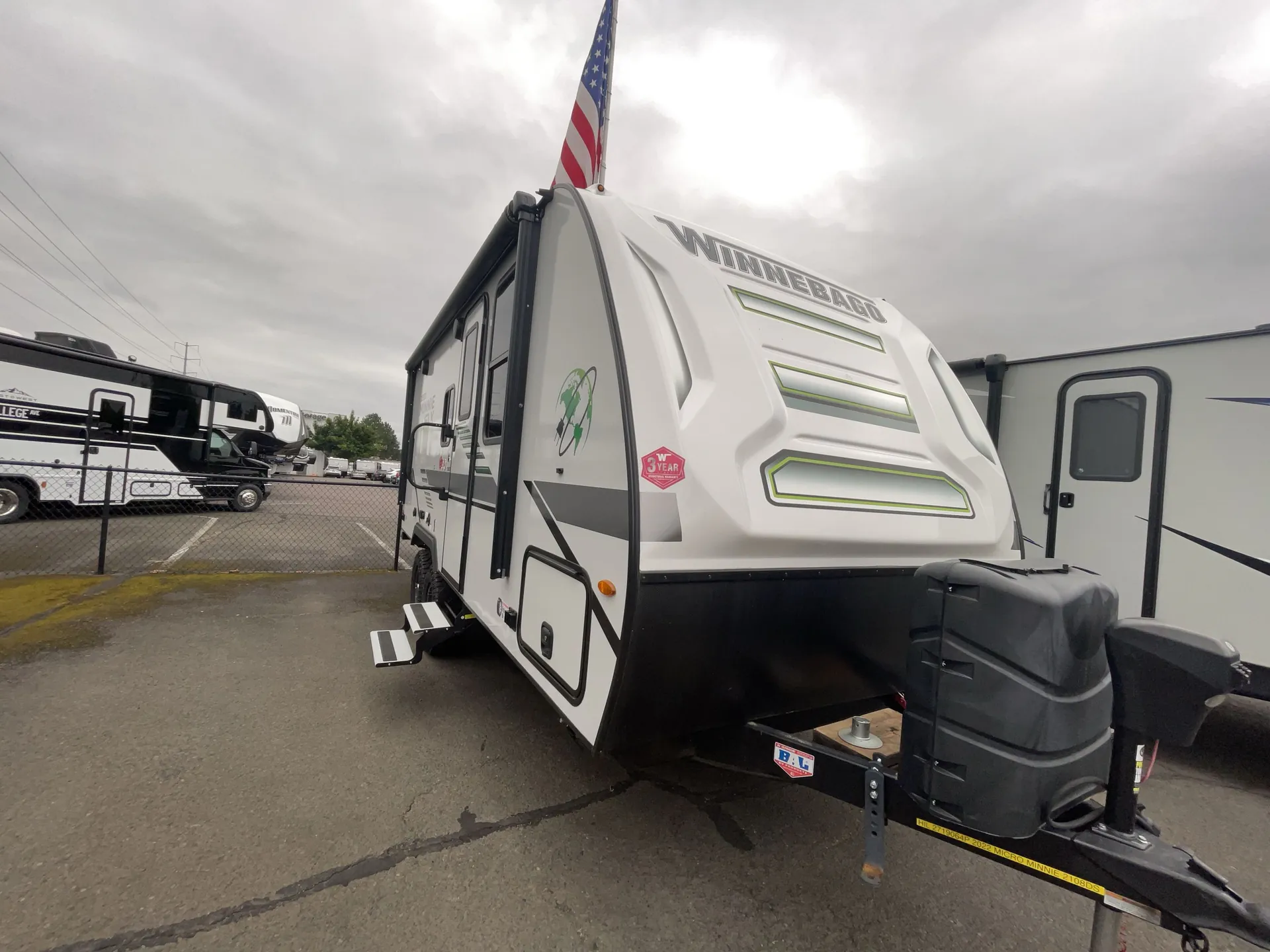 2022 Winnebago Micro Minnie FLX 2108DS dealer photo 1 from Camping World