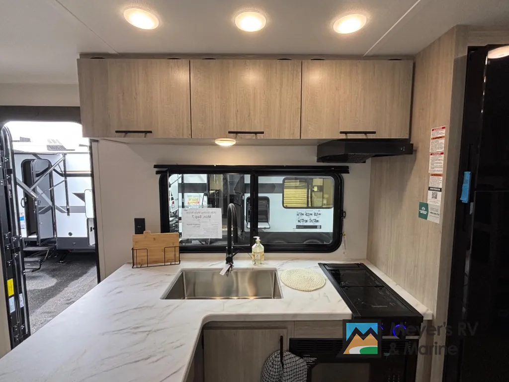 2027 East to West Della Terra 280BH, Photos photo 9