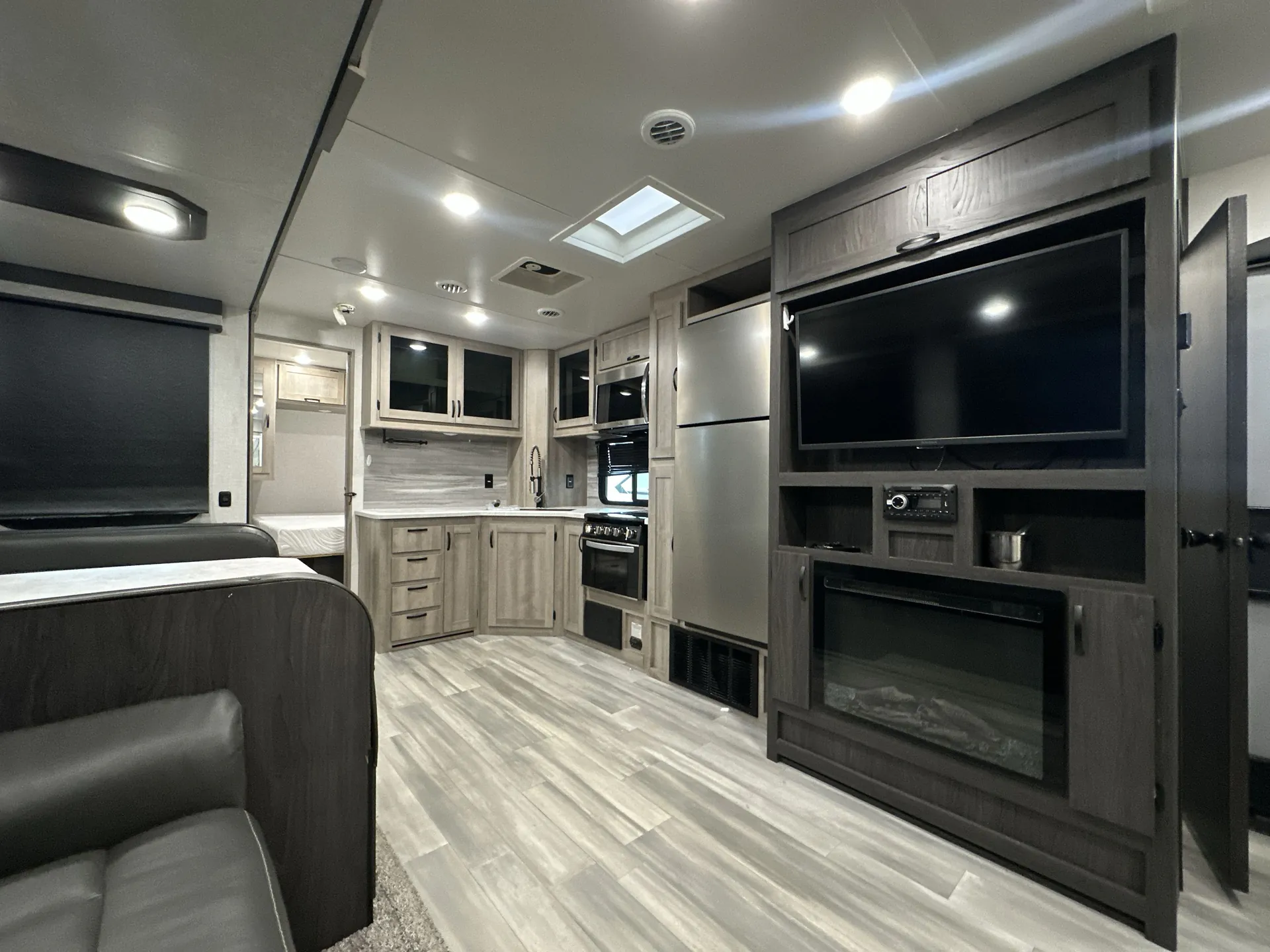 2021 Winnebago Voyage 3033BH - Photo 4