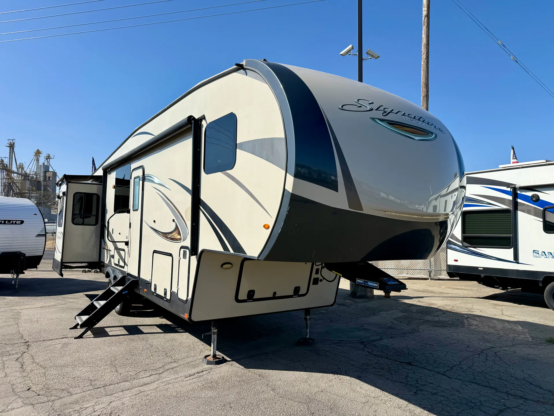 2019 Forest River Rockwood Signature Ultra Lite 8298WS - Photo 3