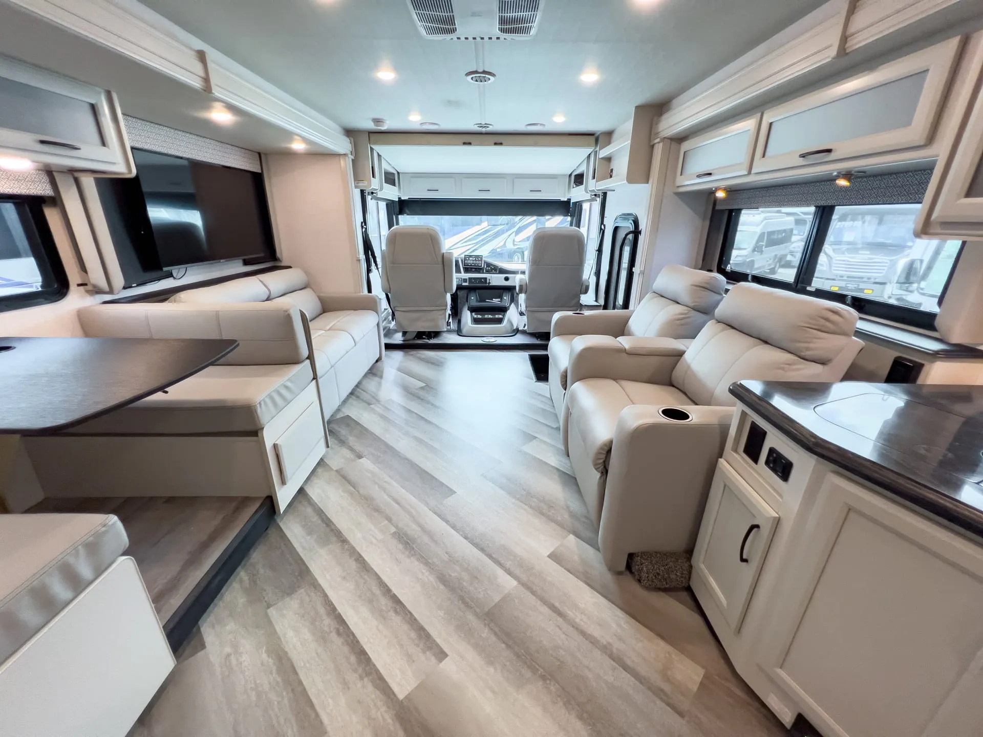 2024 Fleetwood Flex 35R - Photo 4