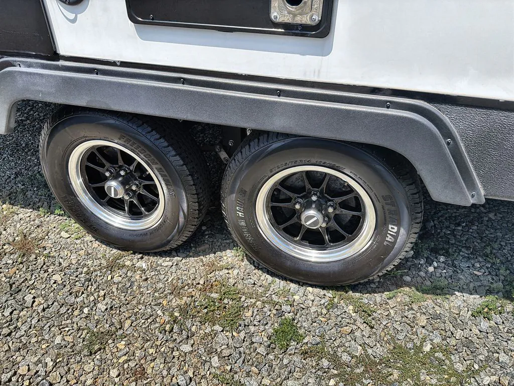 2020 Winnebago Minnie 2500RL - Photo 3