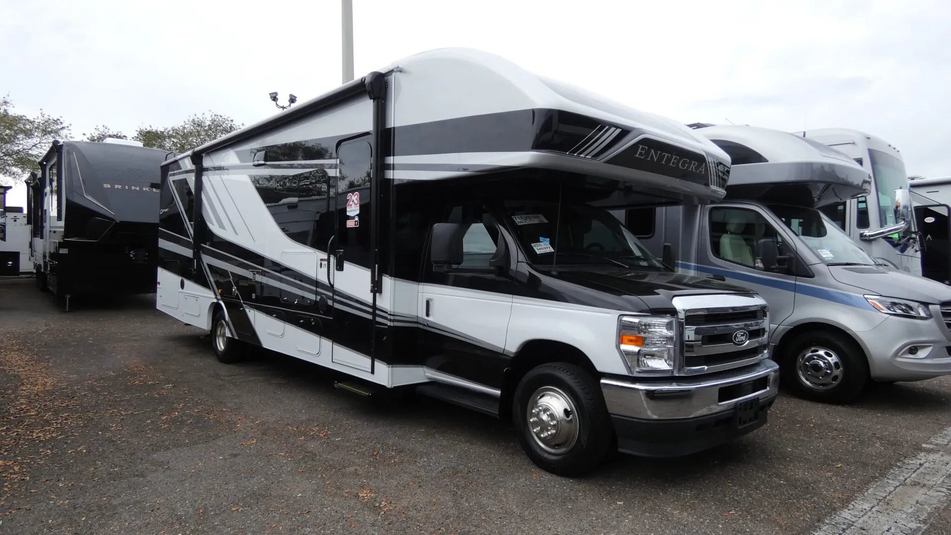 2026 Entegra Coach Odyssey 29V - Photo 2
