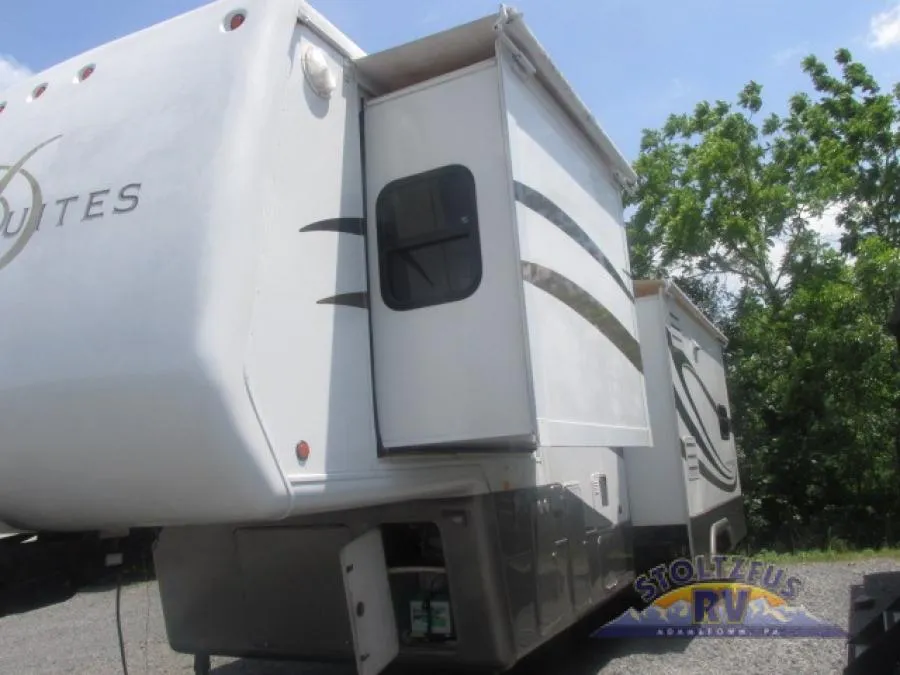 2005 DRV Luxury Suites Mobile Suite 32TK3 - Photo 2