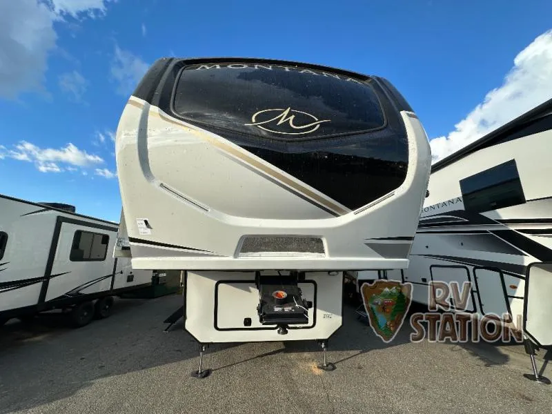 2025 Keystone Montana 3795FK - Photo 2
