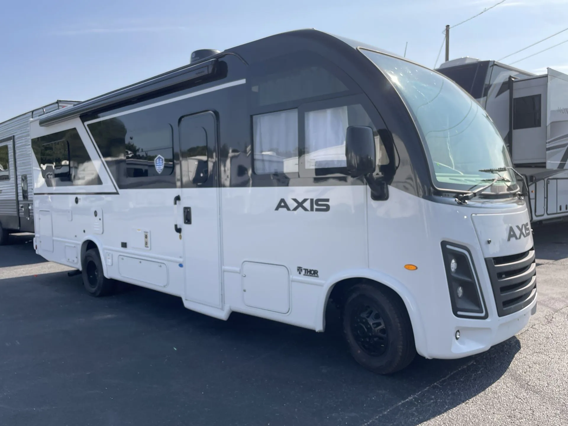 2026 Thor Motor Coach Axis 26.2 - Photo 2