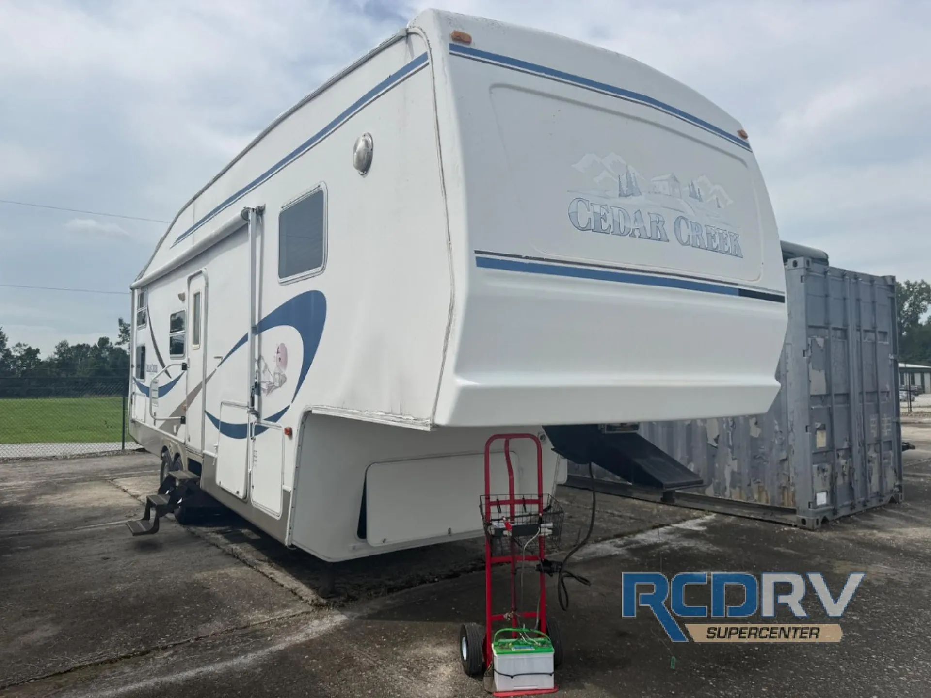 2004 Forest River Cedar Creek Silverback 31LBHBS - Photo 2
