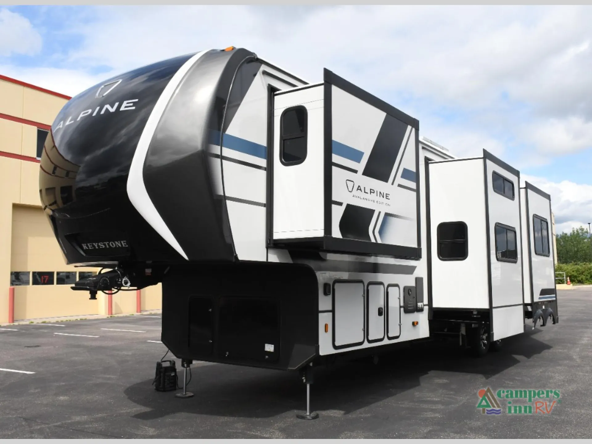 2026 Keystone Avalanche 379MB - Photo 4