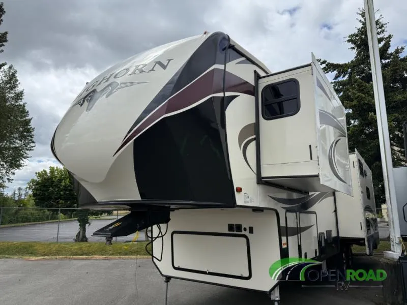 2018 Heartland Bighorn 3270RS - Photo 4