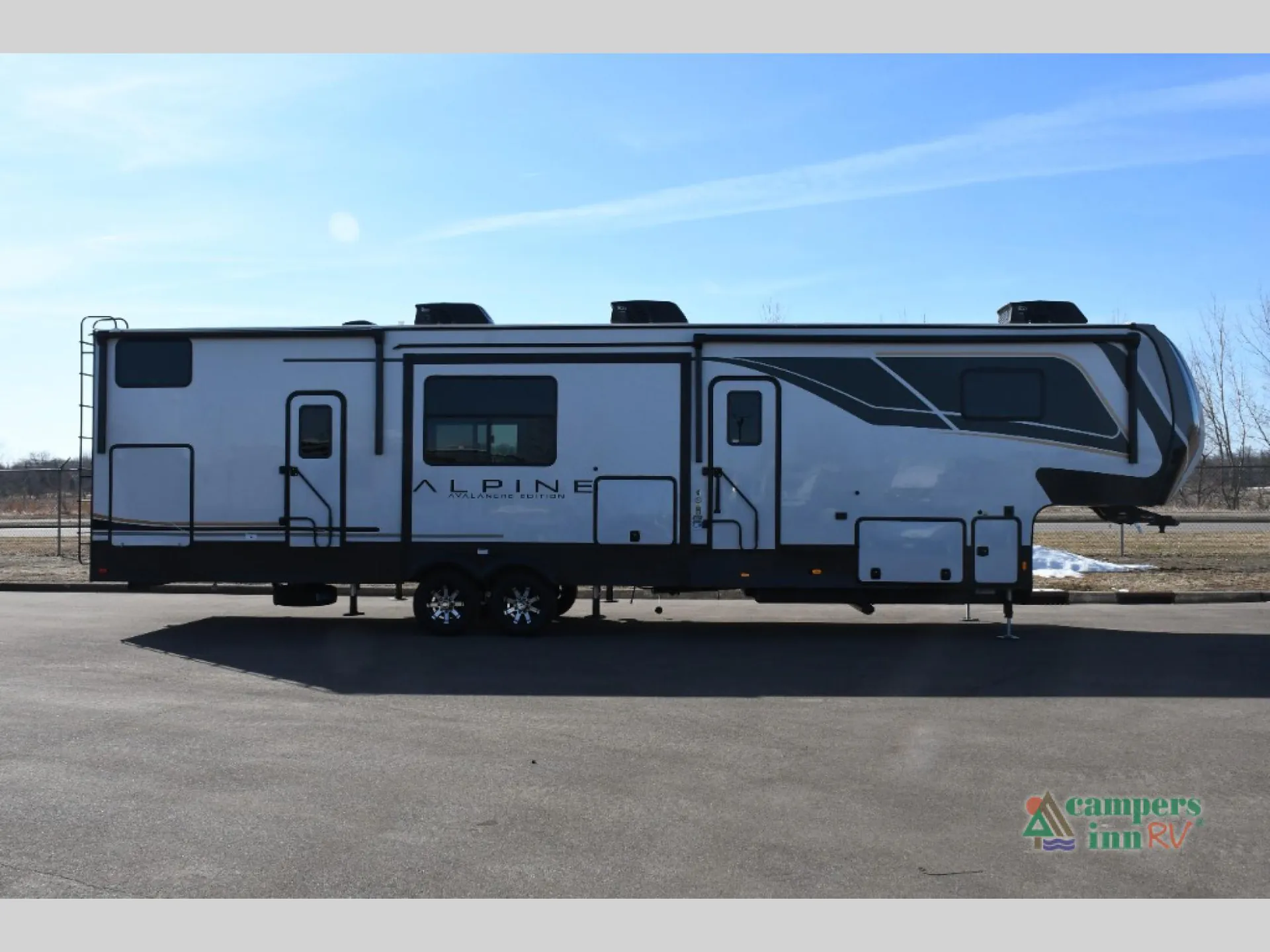 2025 Keystone Avalanche 380LT - Photo 4