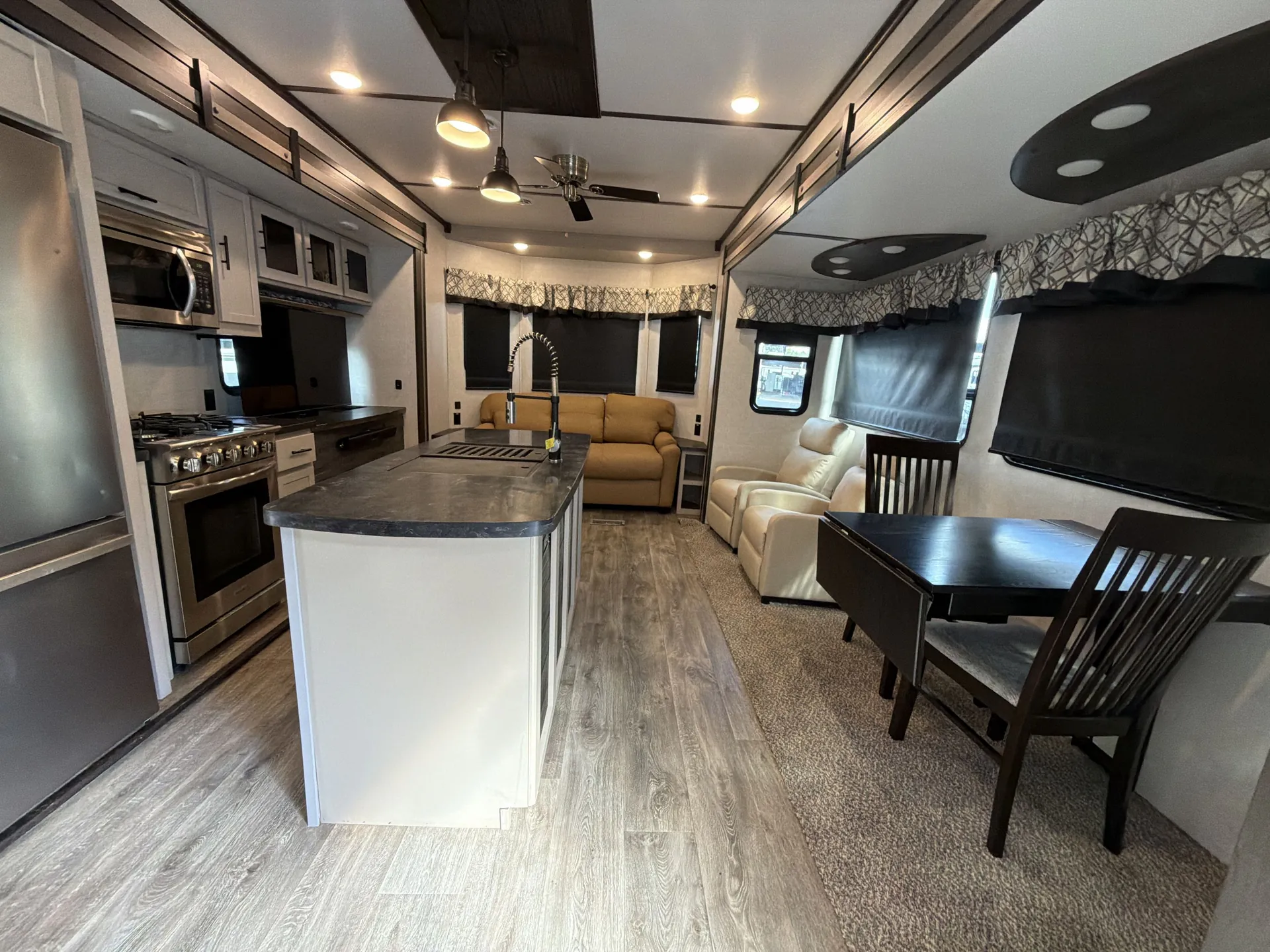 2021 CrossRoads Hampton 372FDB — living area main