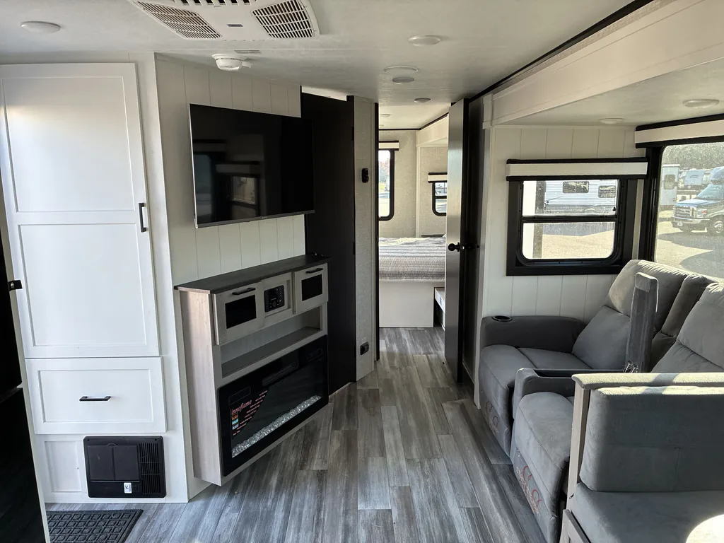 2025 Jayco Jay Feather 26FK, Photos photo 2