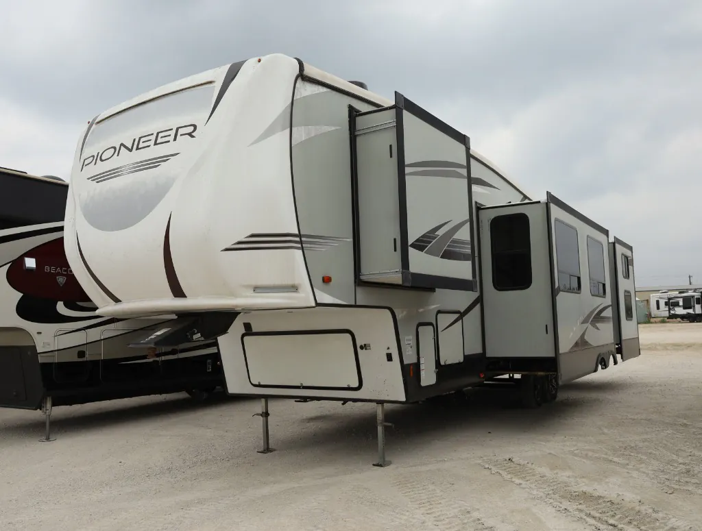 2020 Heartland Pioneer 327 - Photo 3