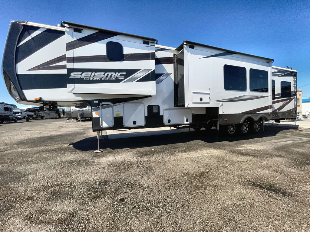 2024 Jayco Seismic Luxury Series 4113, Photos photo 6
