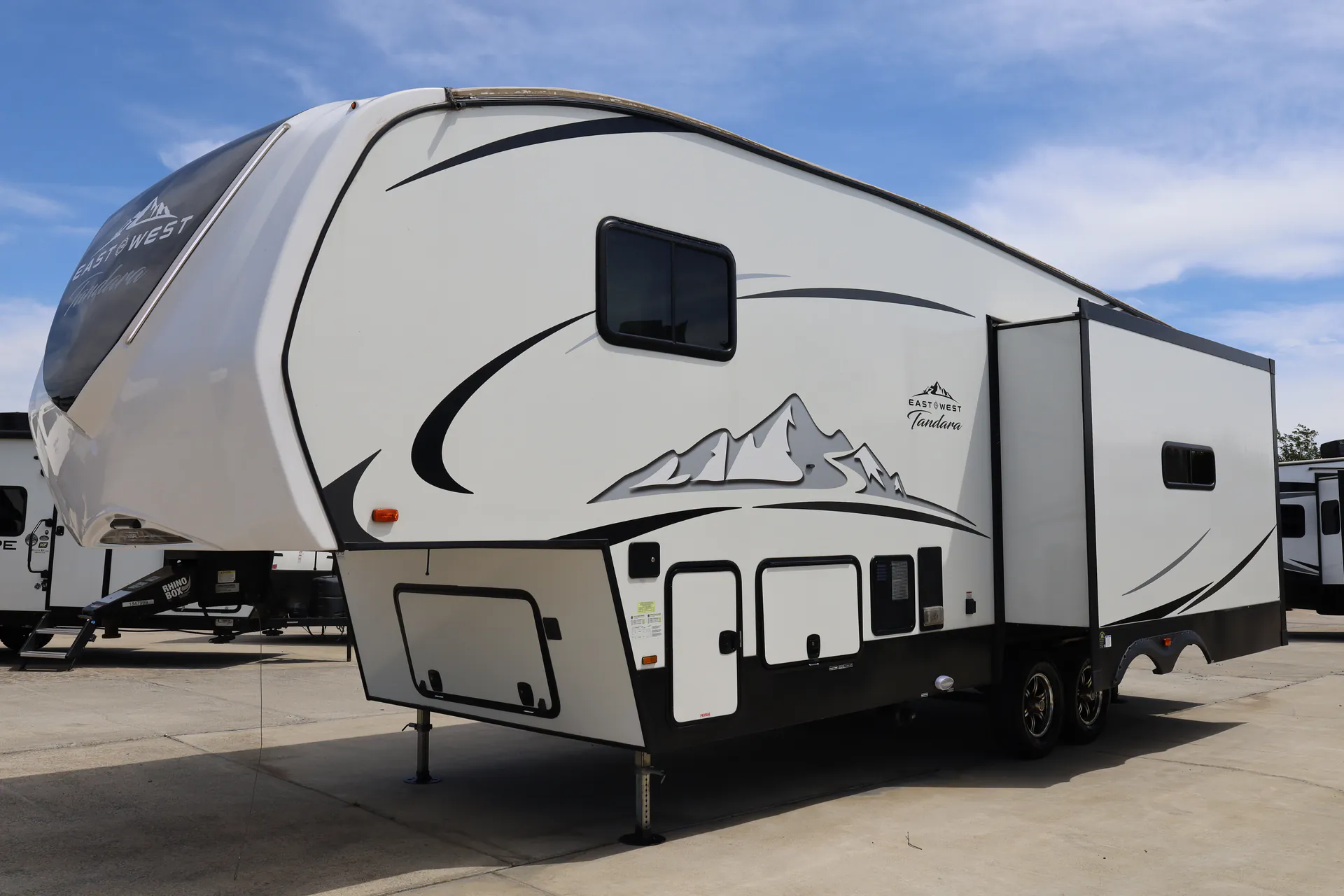 2021 East to West Tandara 285RL - Photo 4