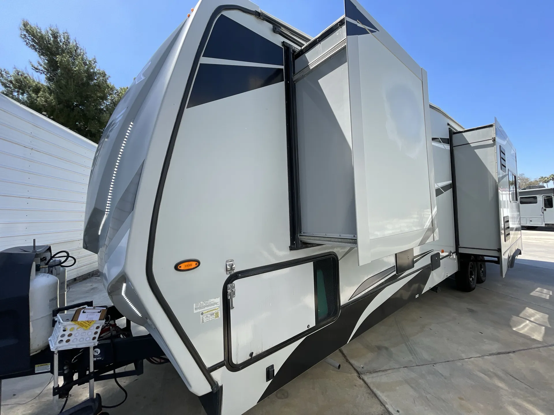 2022 Eclipse Stellar 28KSG dealer photo 6 from Camping World