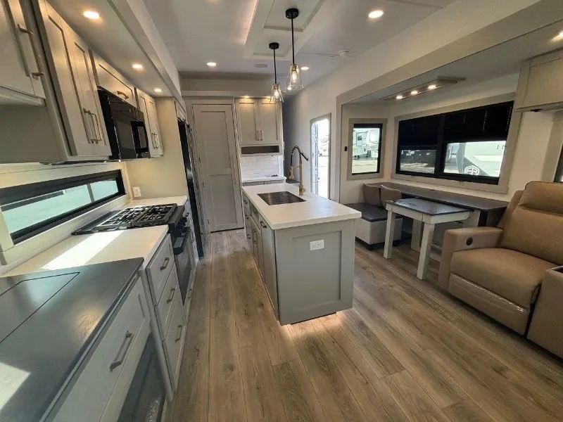 2026 Brinkley Model Z 3600 — Photo 7