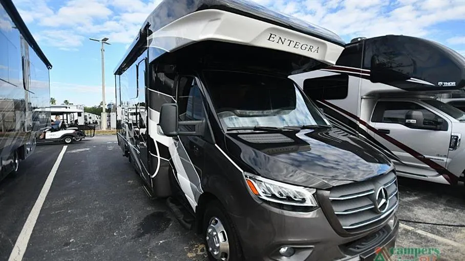 2021 Entegra Coach Qwest 24K - Photo 2