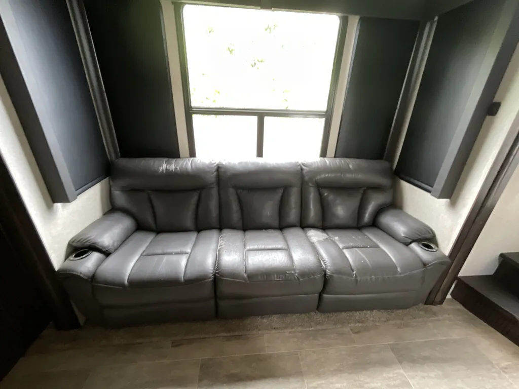 2018 Keystone Raptor 362, Photos photo 12
