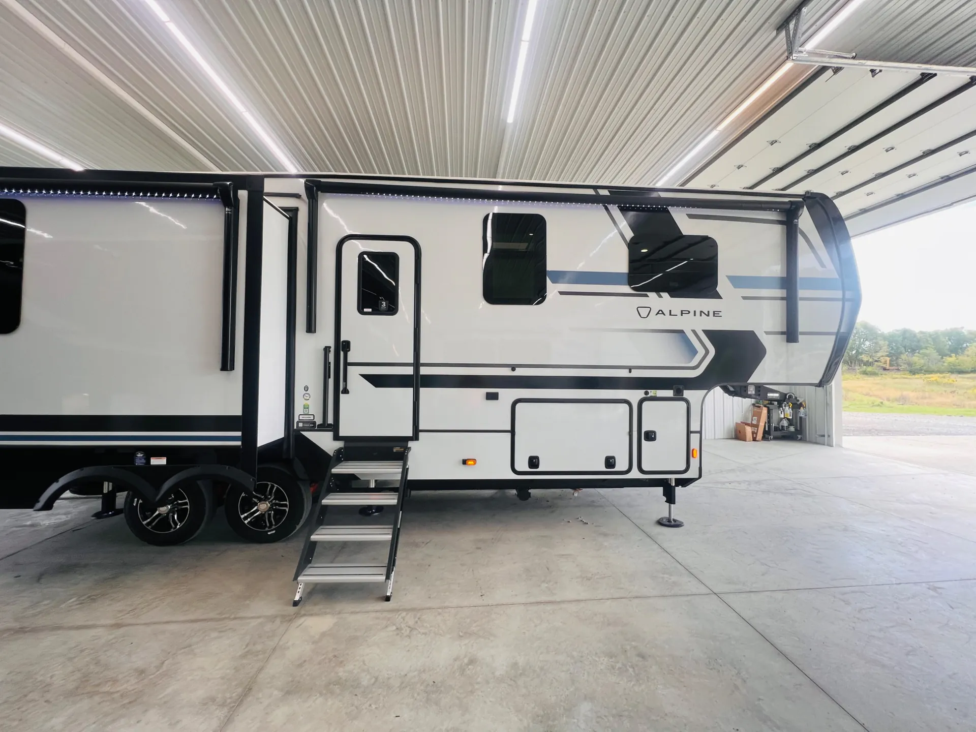 2026 Keystone Alpine 3100RE - Photo 3