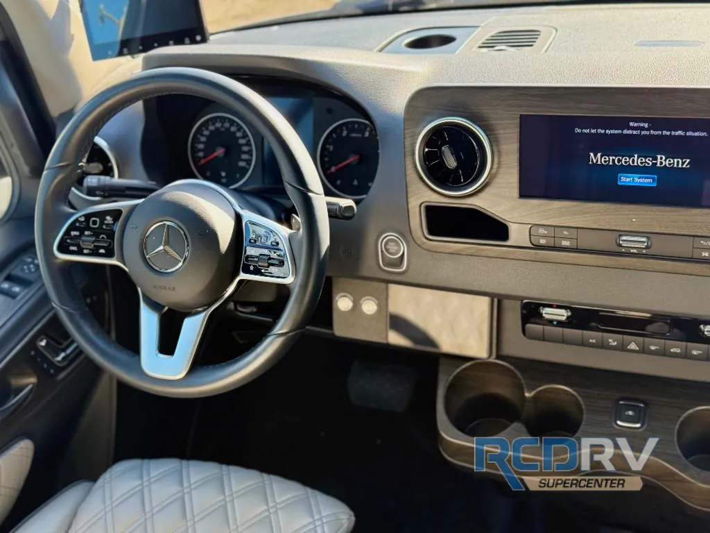 2025 Midwest Automotive Designs Luxe Cruiser D4, Photos photo 10