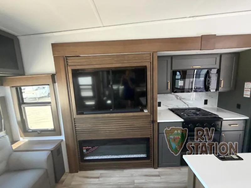 2027 Keystone Montana High Country 290RL - Photo 4