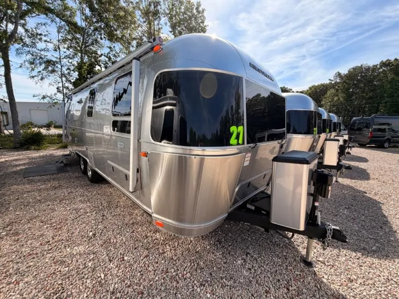 2027 Airstream Globetrotter 27FB - Photo 3