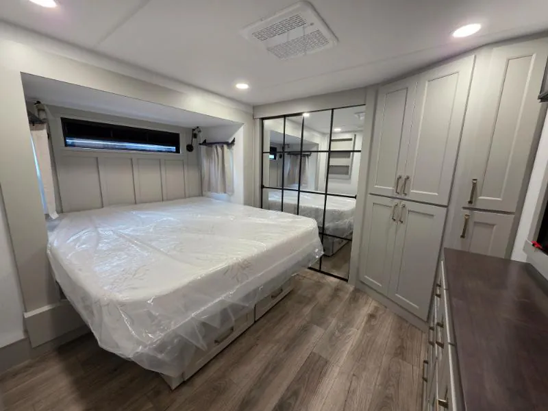 2026 Brinkley Model G 4100, Photos photo 18