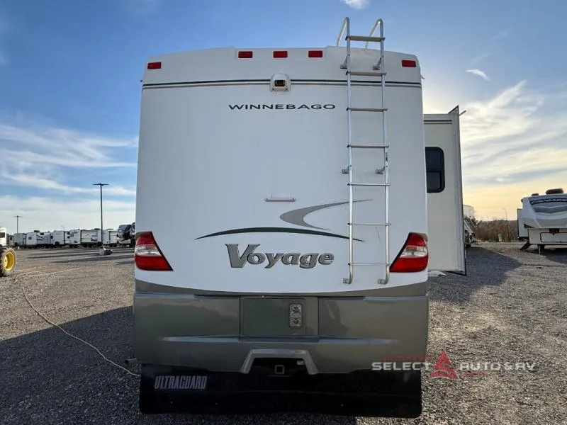 2005 Winnebago Voyager 35D - Photo 4