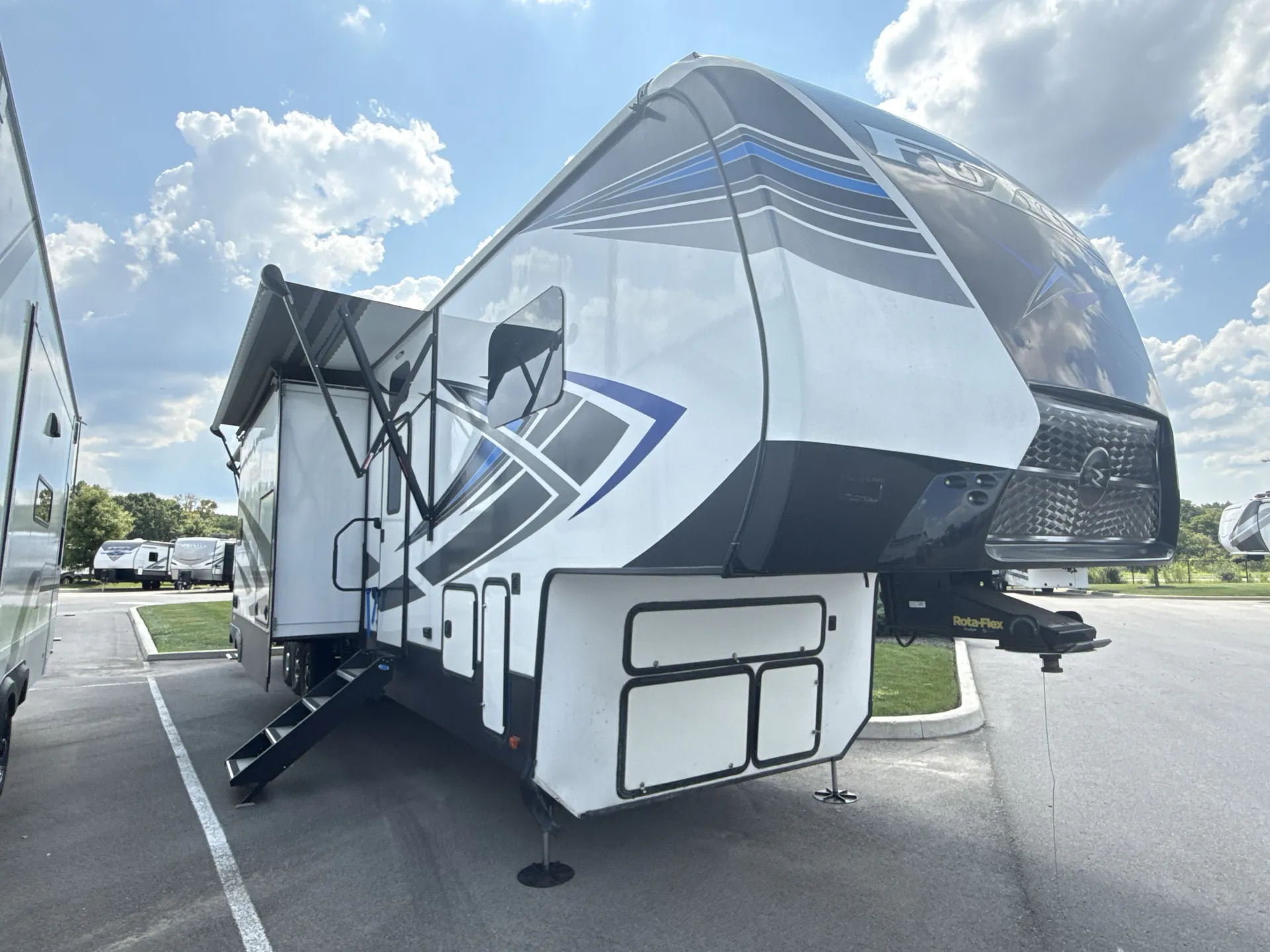 2021 Keystone Fuzion 428 - Photo 2