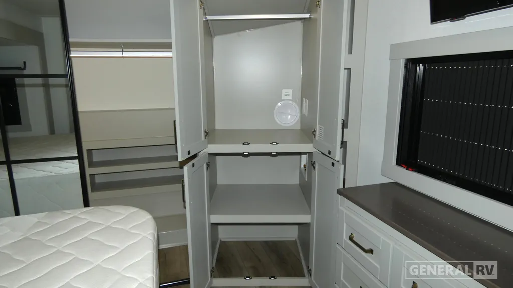 2024 Brinkley Model Z 3100, Photos photo 12