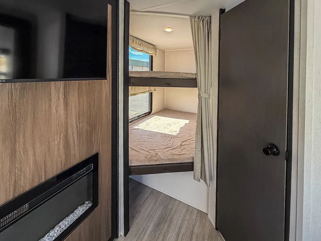 2027 Forest River Avenger 26DBS — Photo 5