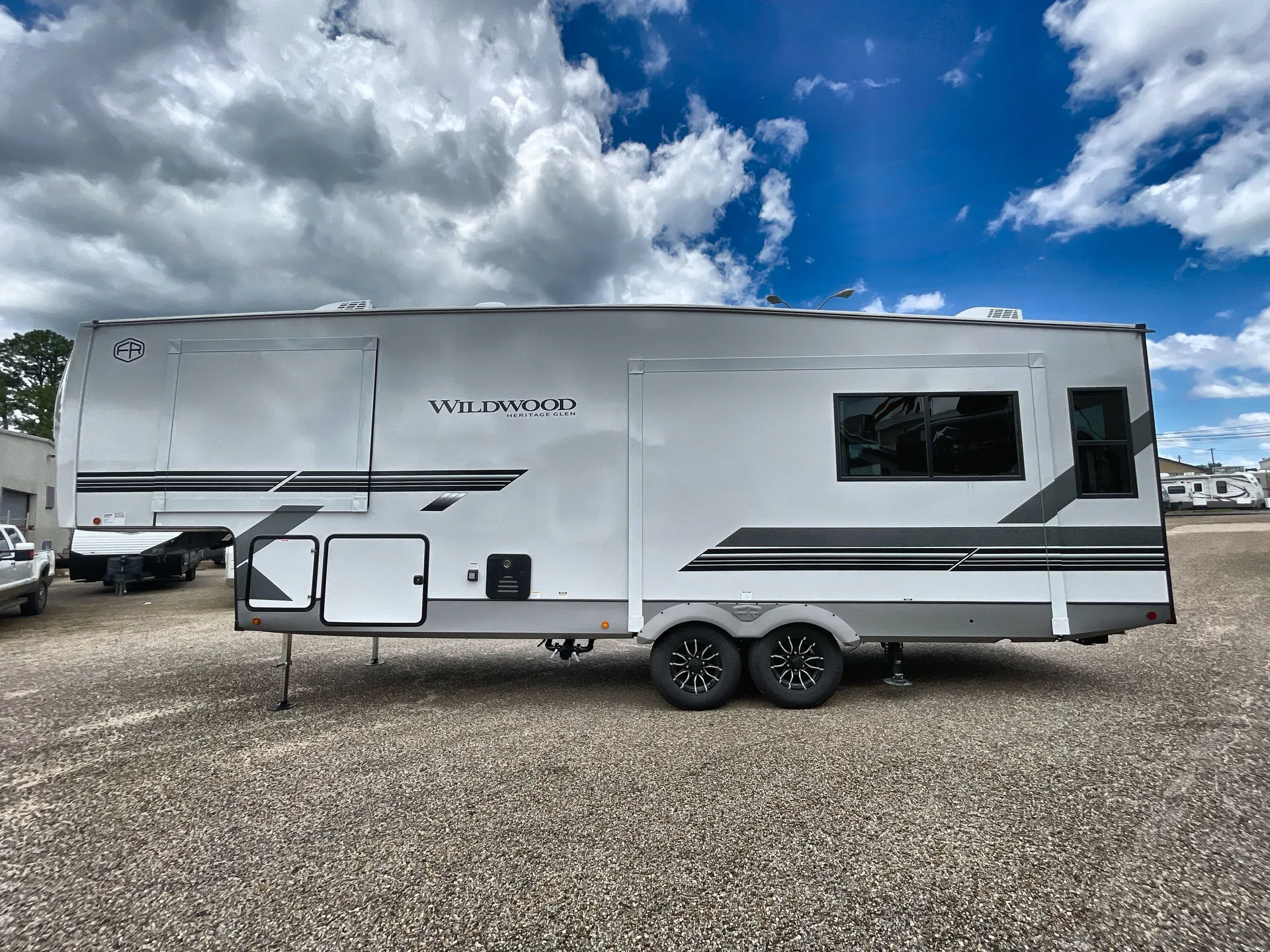 2027 Forest River Wildwood Heritage Glen 286RL — off campside