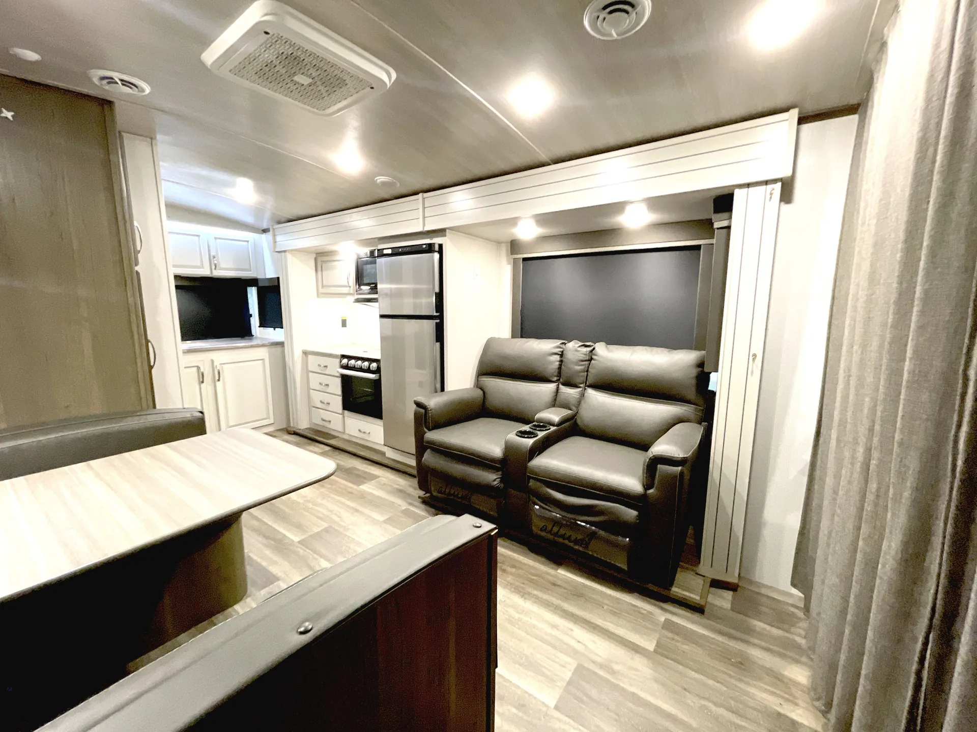 2022 Keystone Cougar Half-Ton 22MLSWE — living area main