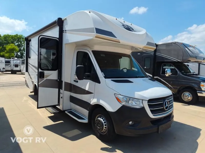 2024 Jayco Melbourne 24L - Photo 2