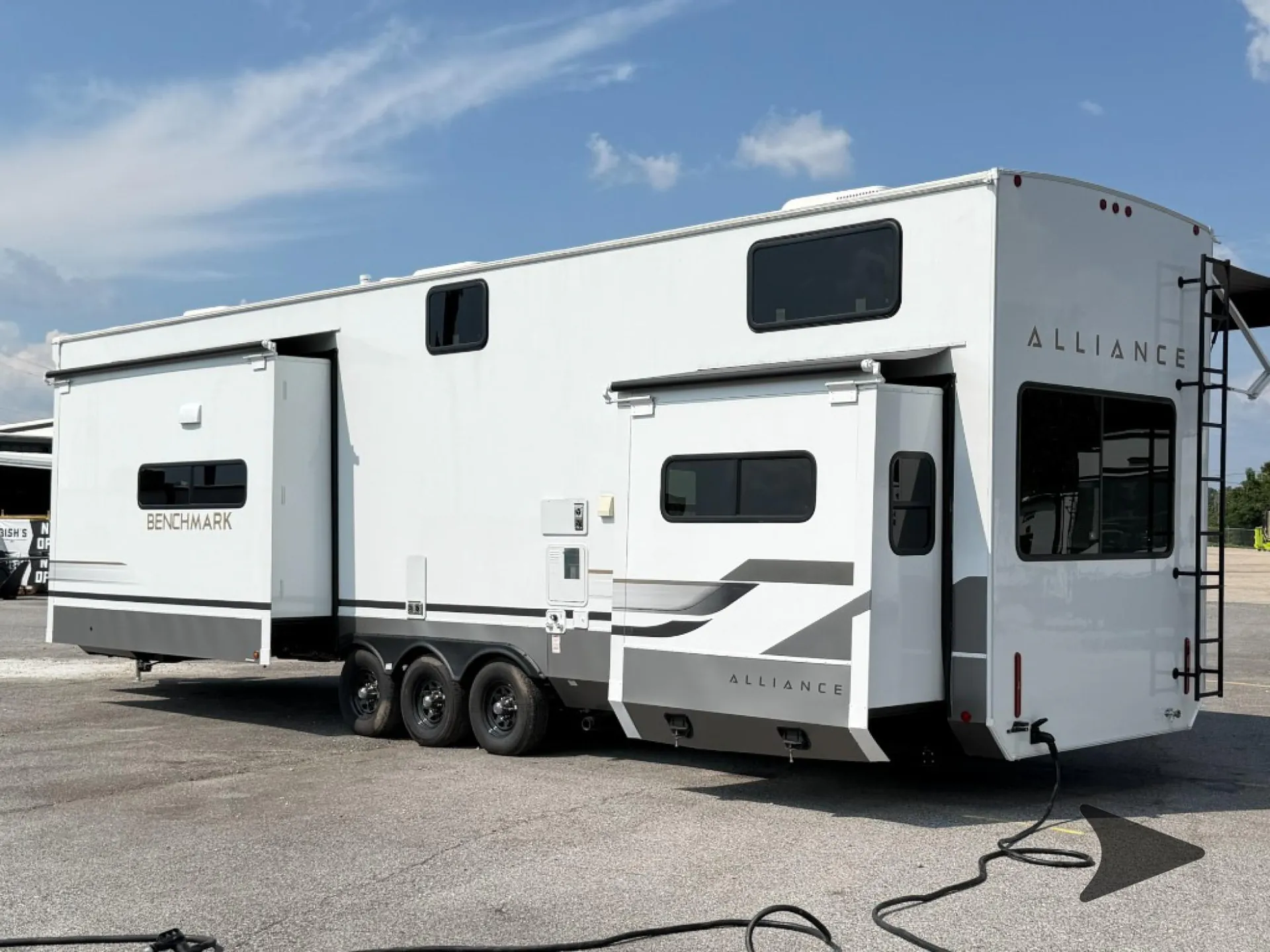 2026 Alliance RV Benchmark 42LFT - Photo 3
