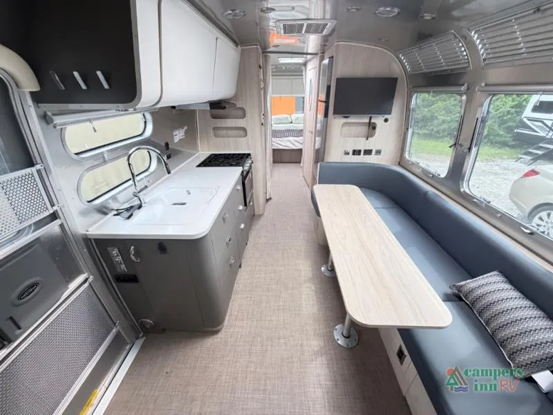 2026 Airstream Globetrotter 30RB - Photo 3