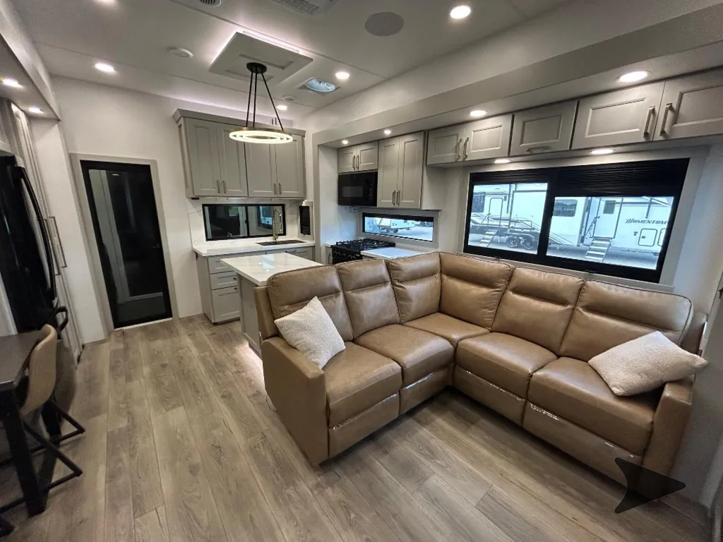 2025 Brinkley Model G 3250, Photos photo 15