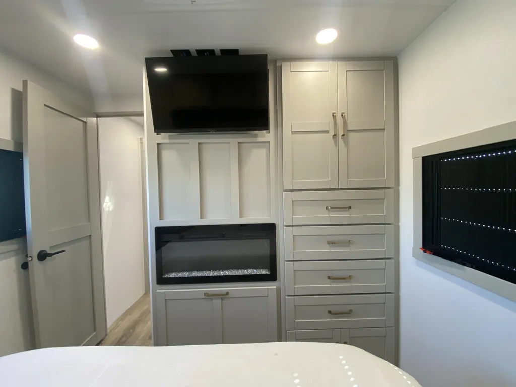 2026 Brinkley Model Z 297, Photos photo 34