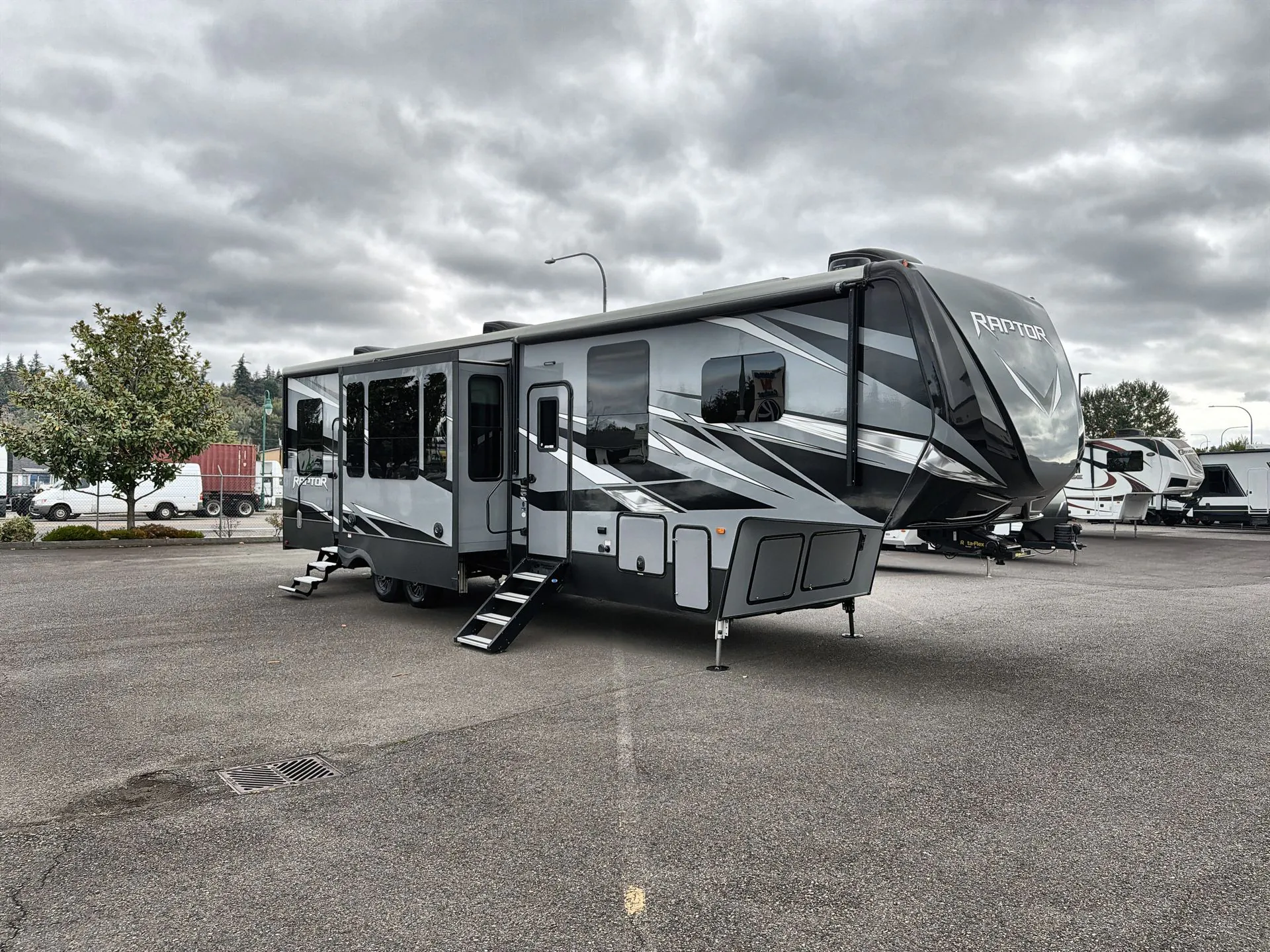 2019 Keystone Raptor 356 - Photo 2