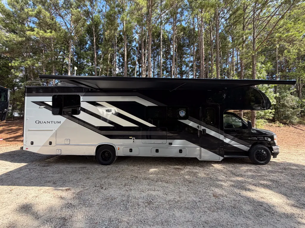 2027 Thor Motor Coach Quantum HS31, Photos photo 48