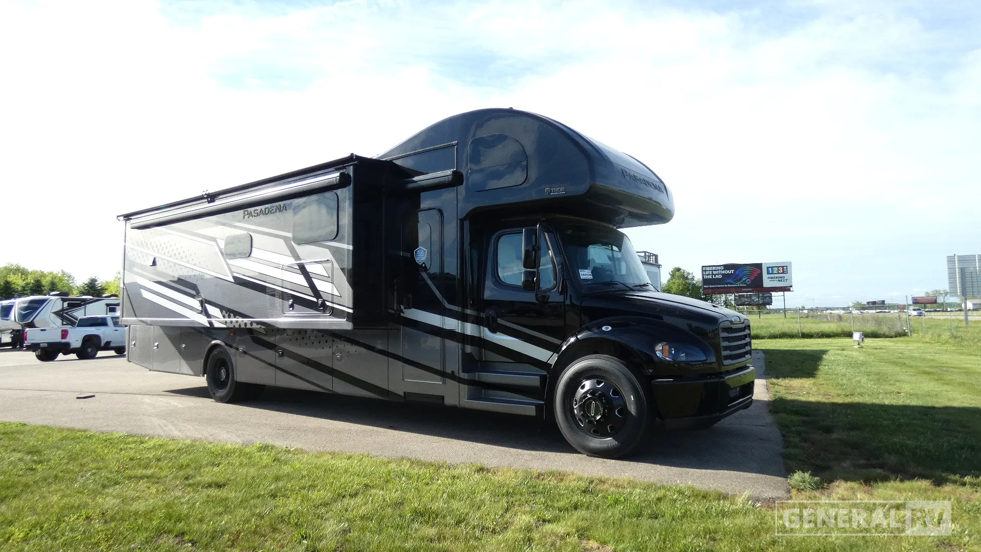 2026 Thor Motor Coach Pasadena 38DX - Photo 2
