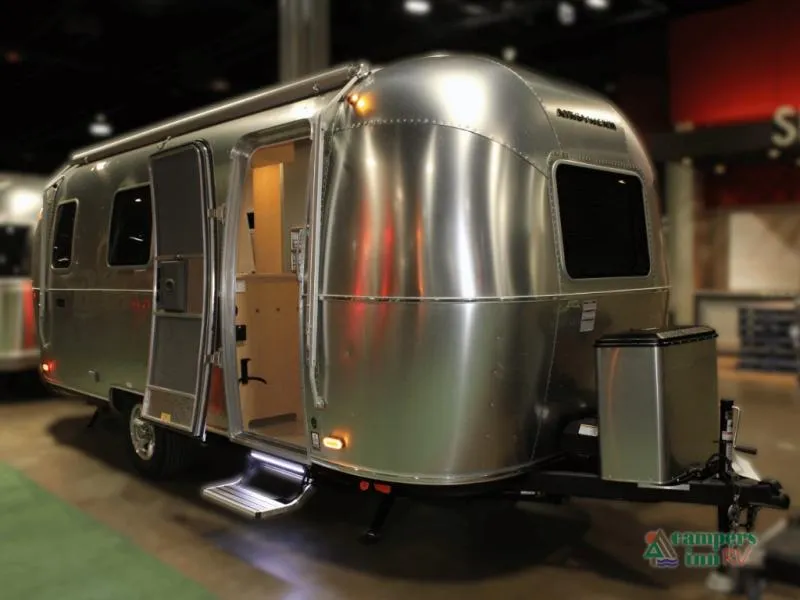 2026 Airstream World Traveler 22RB - Main photo