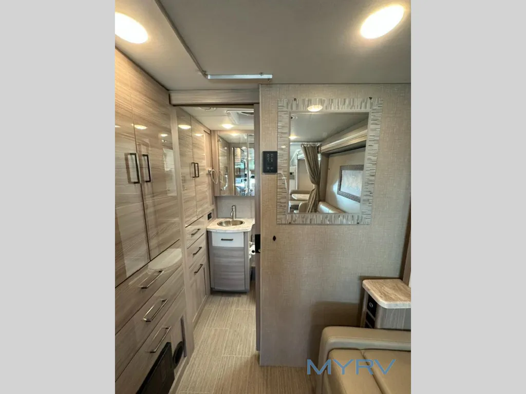 2023 Thor Motor Coach Tiburon 24FB, Photos photo 19