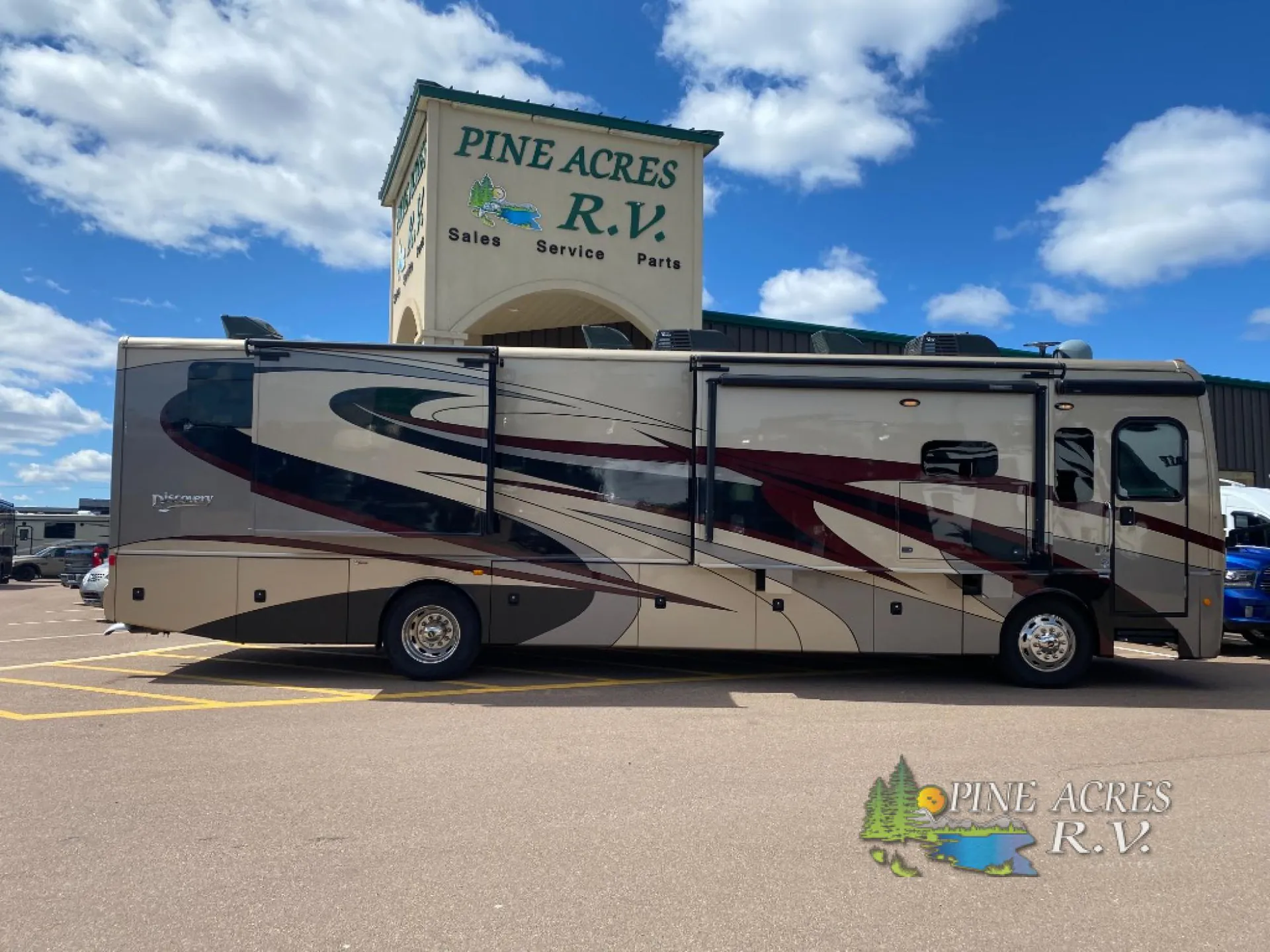 2018 Fleetwood Discovery 38K - Photo 2